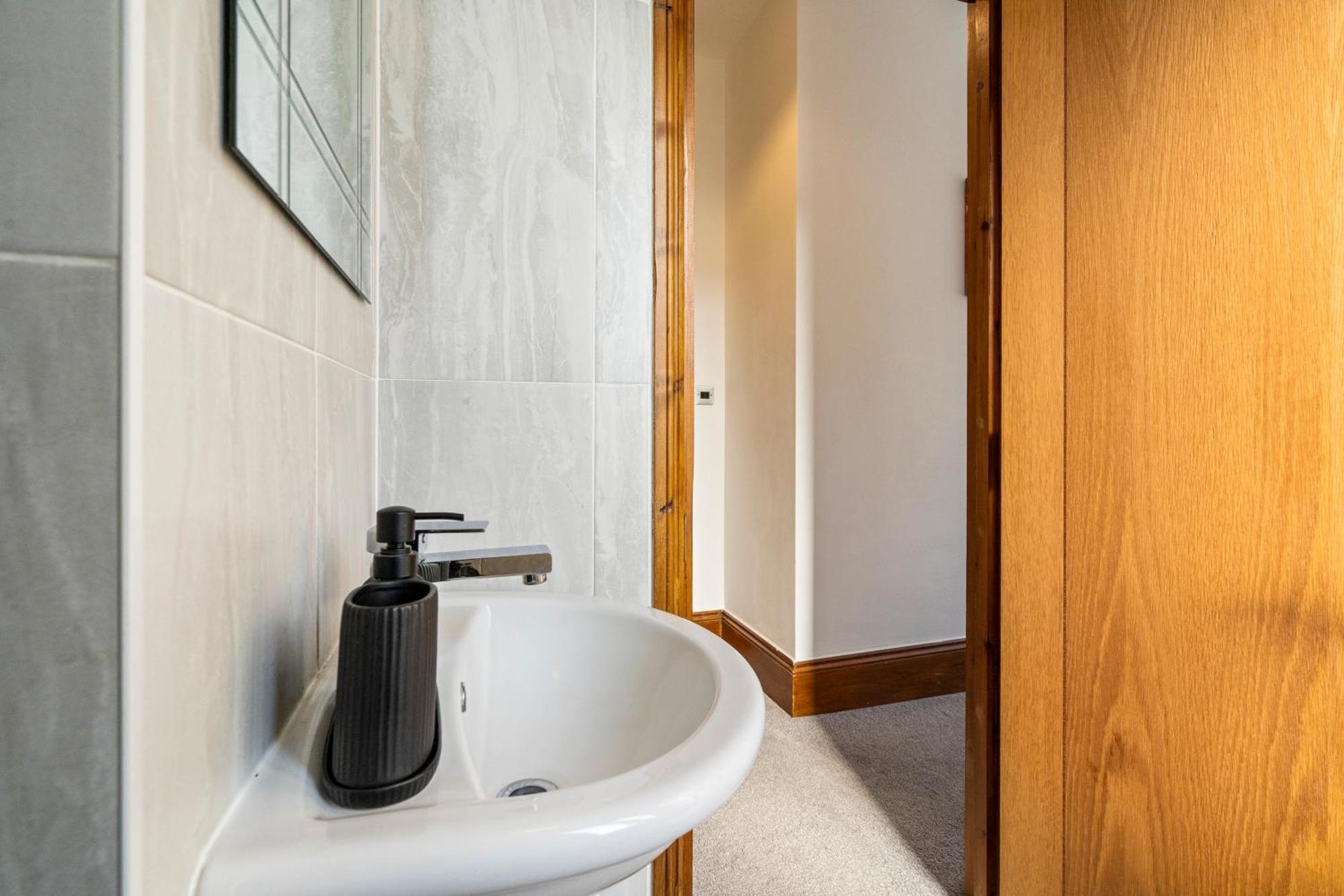 Modern 2 Bedroom Apartment In Mitcham, London Εξωτερικό φωτογραφία